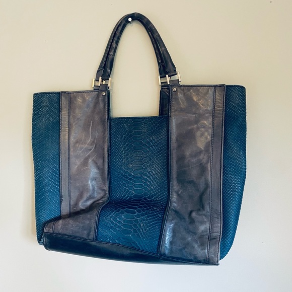 Pour la victoire large leather tote bag - Picture 3 of 7